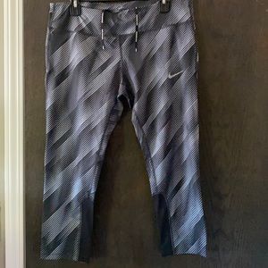 NWOT Nike Running Capri Leggings